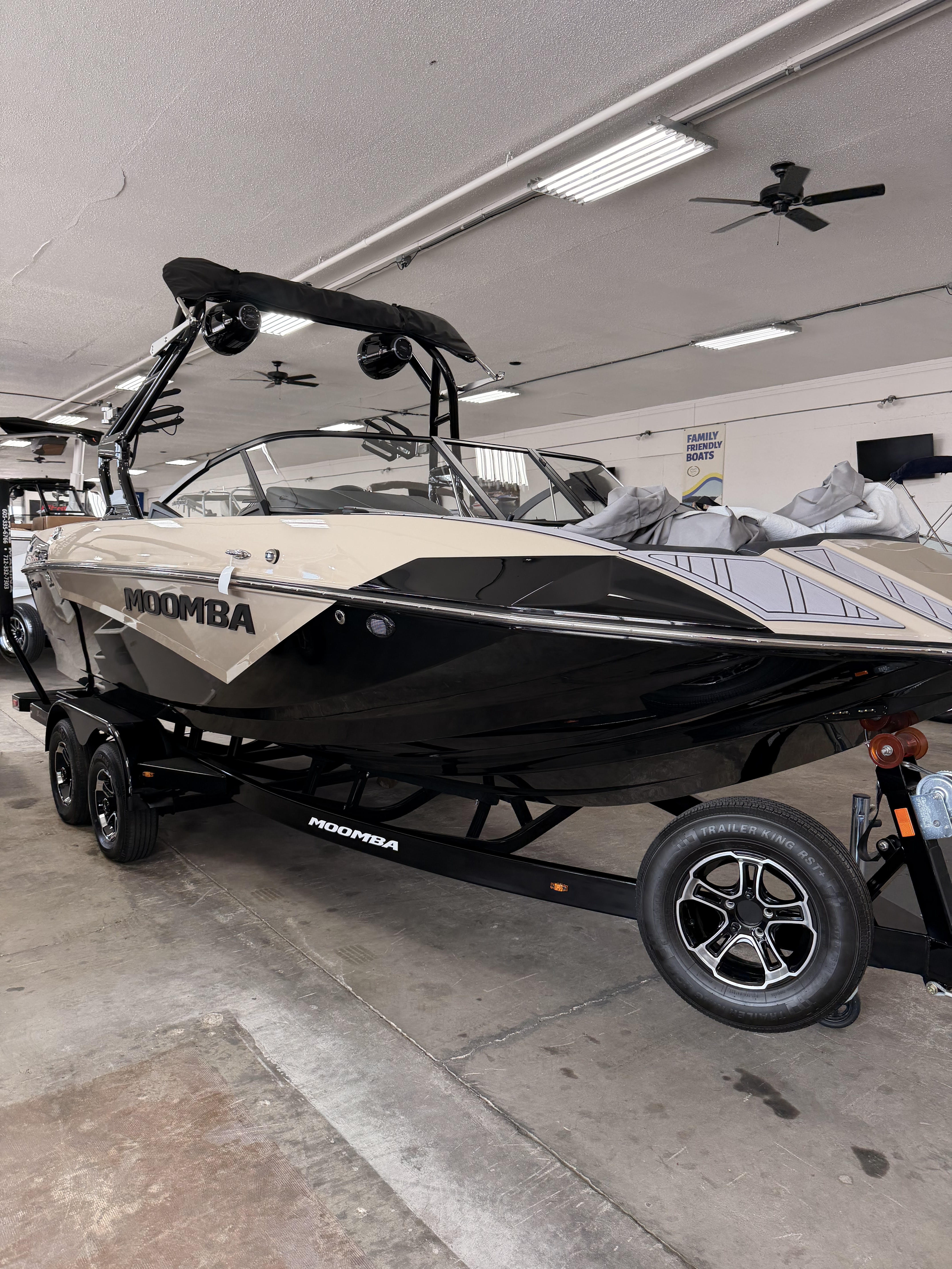 Moomba Wakeboard Boat Full Boat Detail